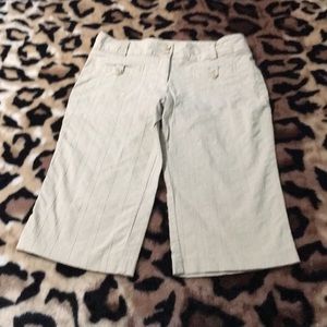 Gently used Joe Benbasset capris in khaki size 9